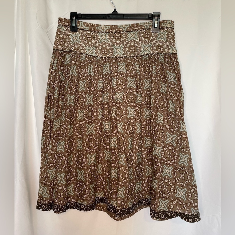Banana Republic/  skirt embroidered accented waist dark brown bottom ruffle.‍‍‍‍